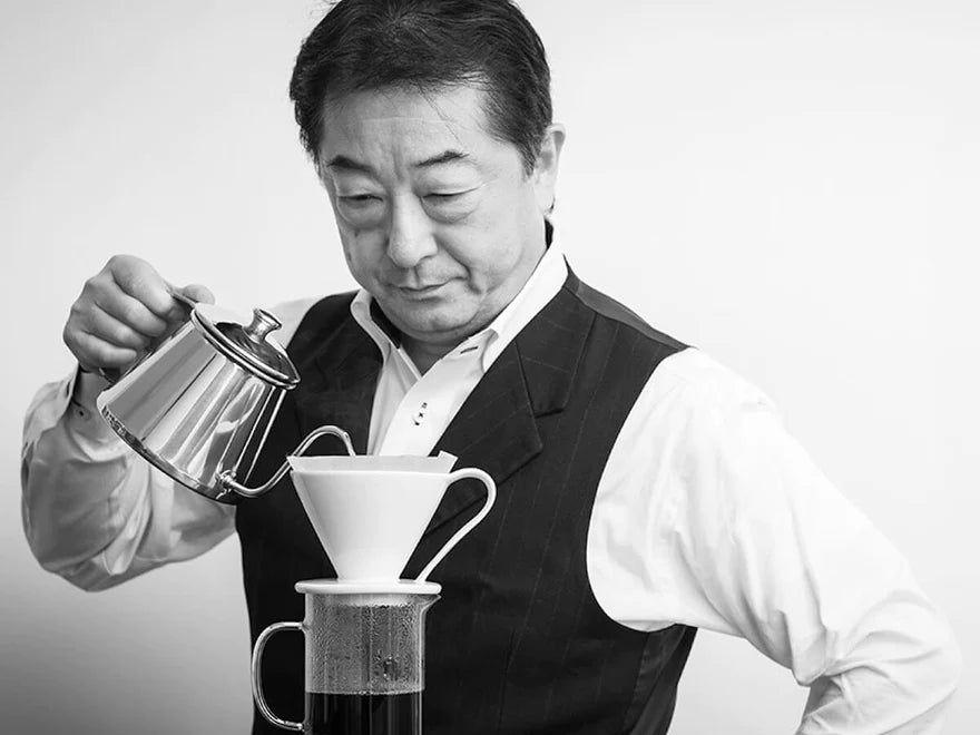 brewing with Cafec flower dripper #detail-photo